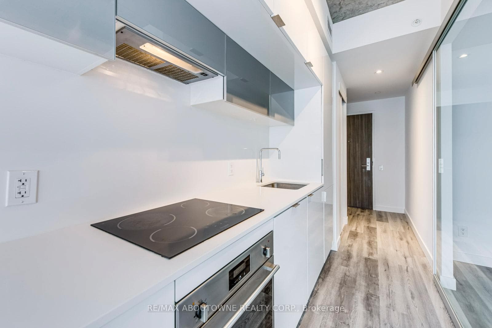 185 Roehampton Avenue Unit 902 photo 11