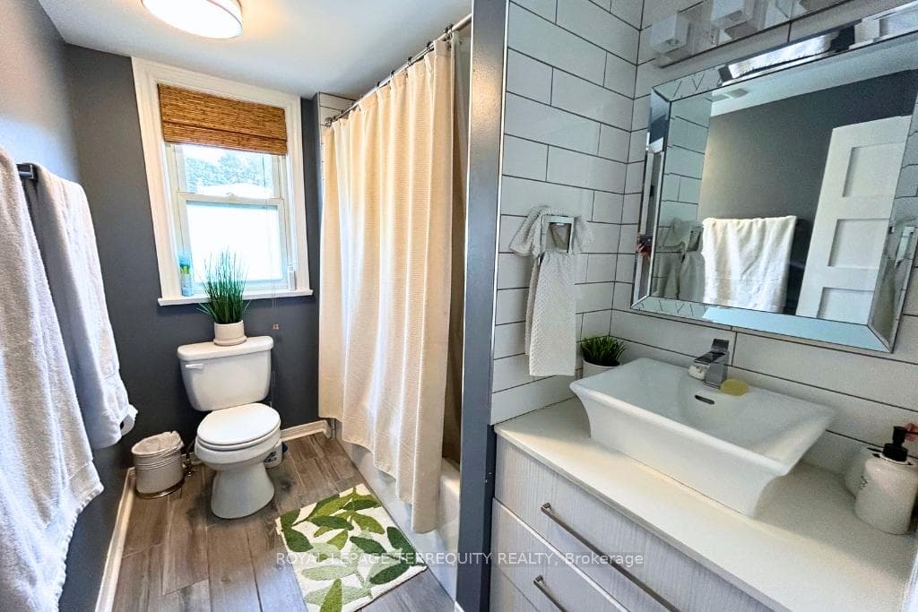 43 Holland Avenue Unit Main/Upper photo 8