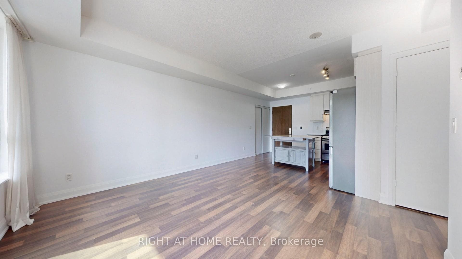 68 Canterbury Place Unit 902 photo 11