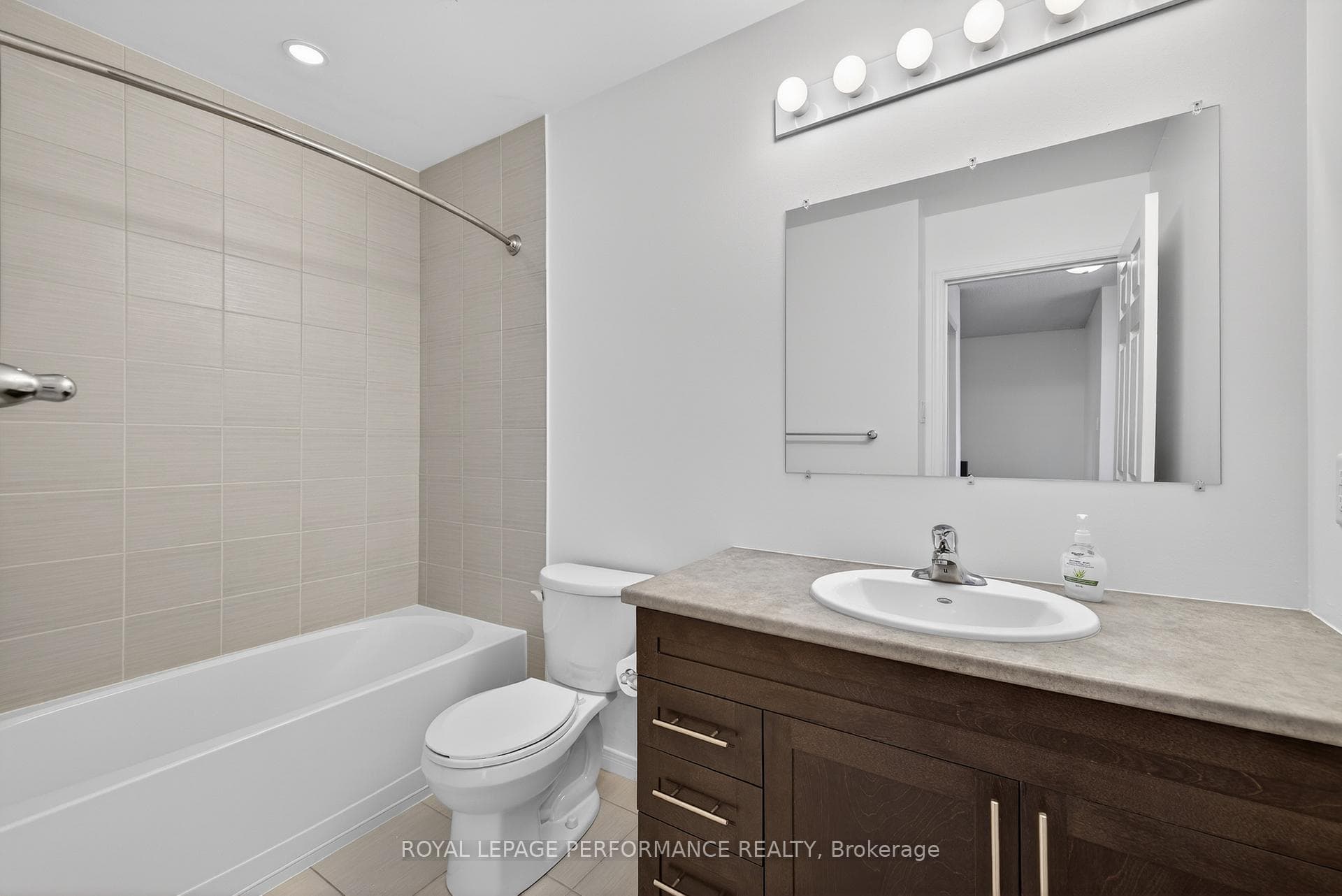 345 Nonius Street photo 25