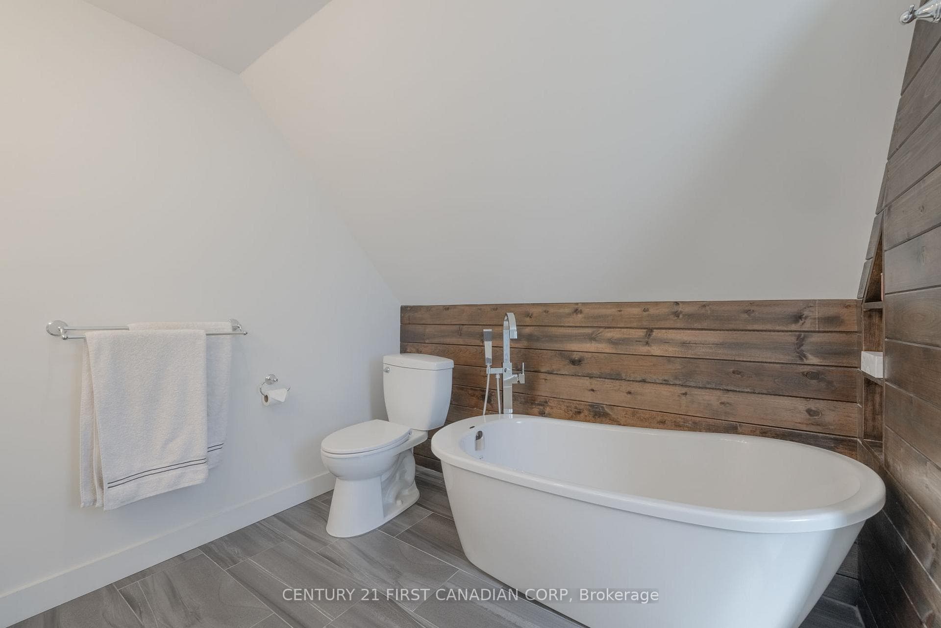 13295 Ilderton Road photo 23
