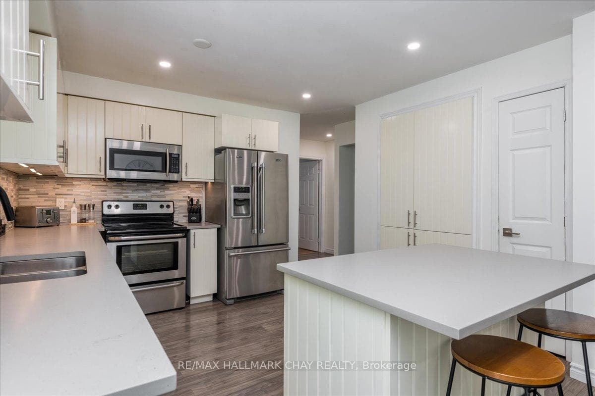 203 Calford Street photo 10