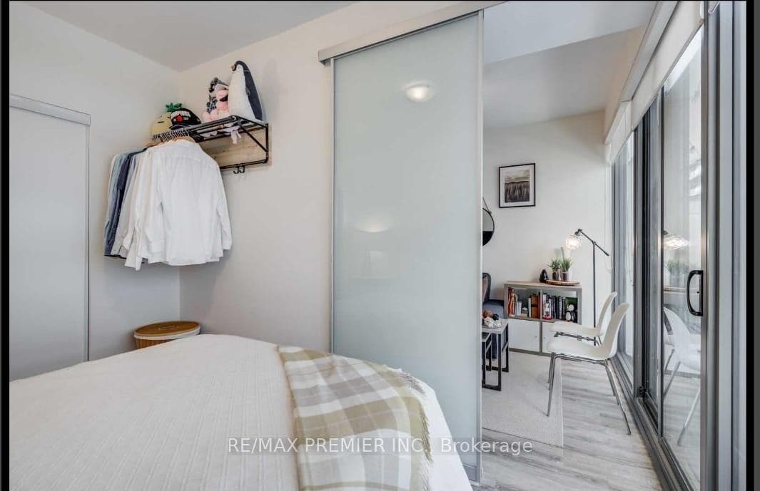 50 CHARLES Street Unit 607 photo 12