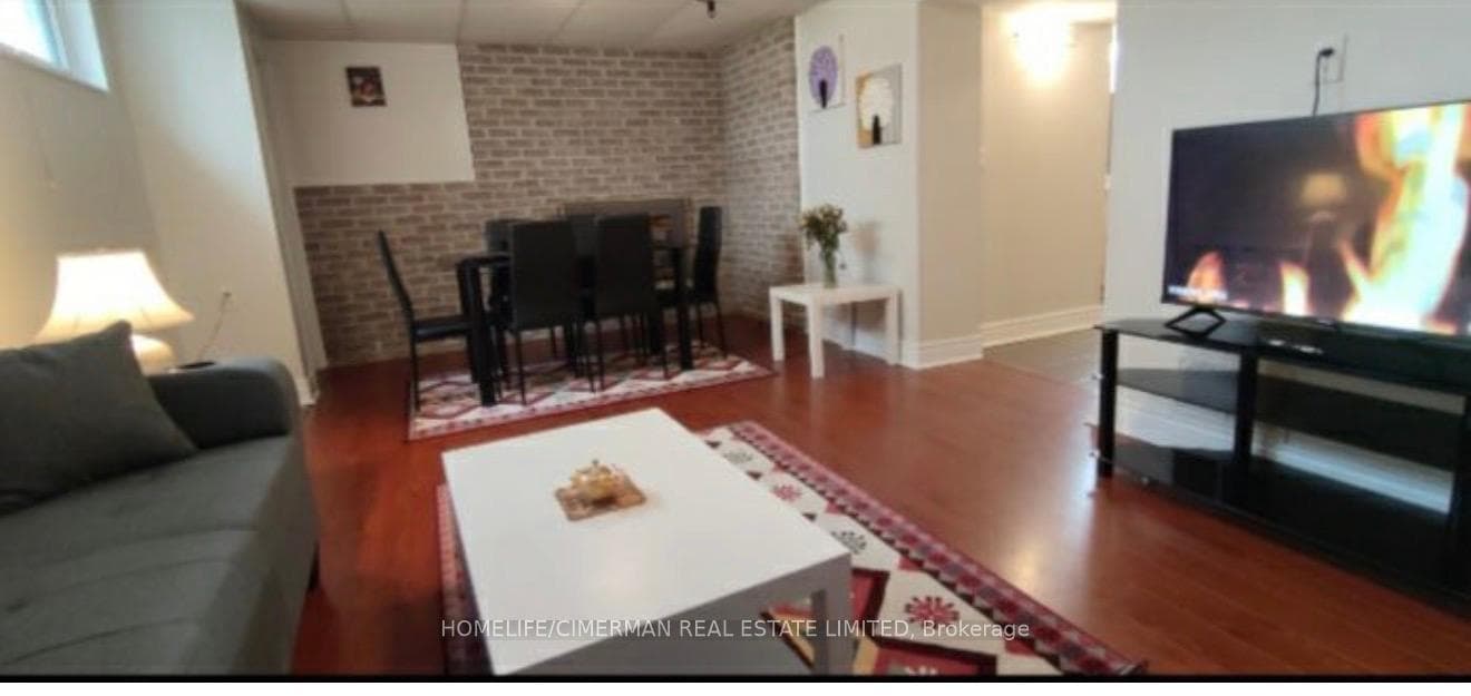 92 Bond Crescent photo 14