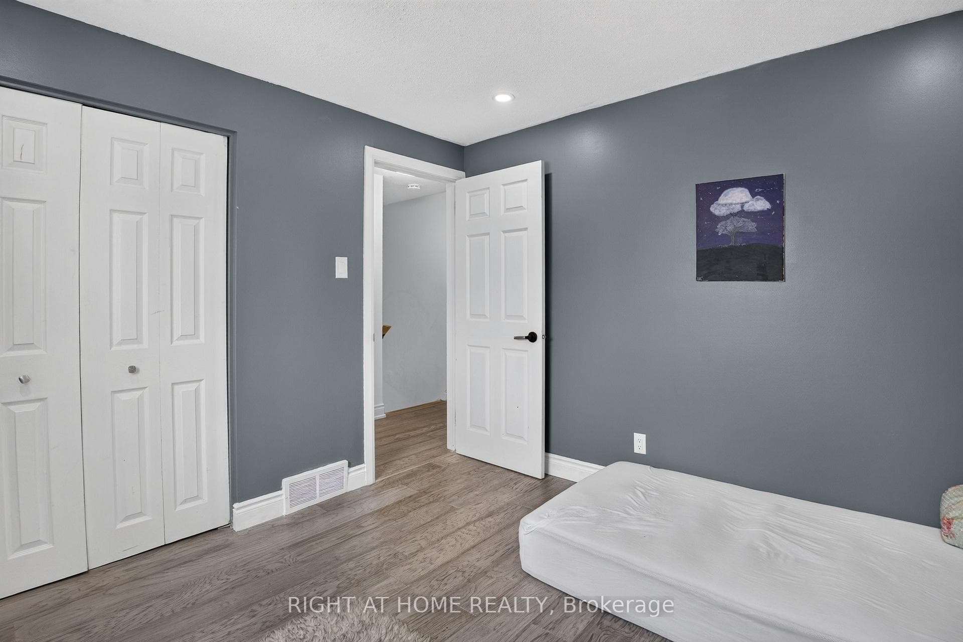 1385 Chartrand Avenue photo 21
