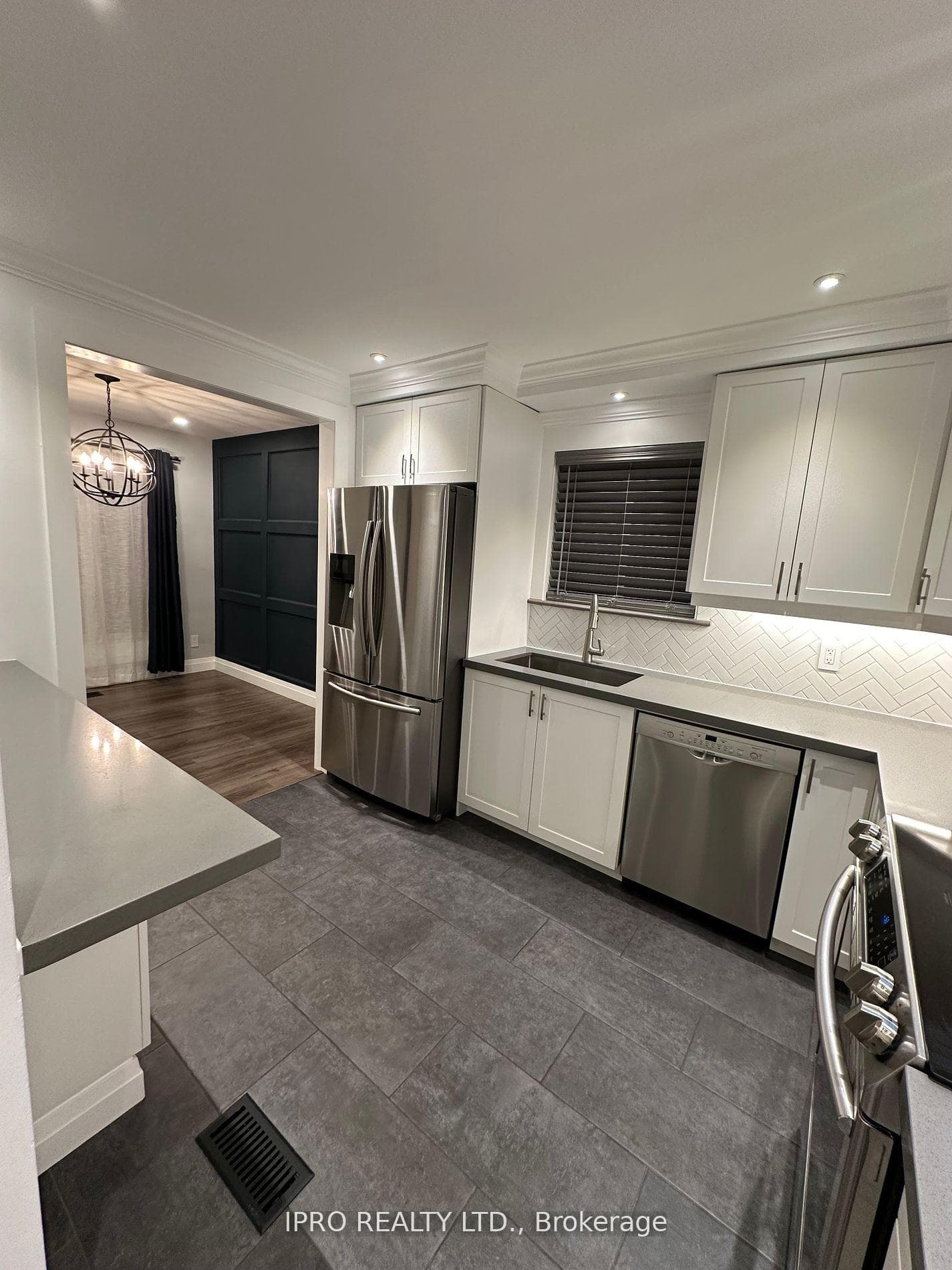 442 Rossland Street Unit Main photo 11