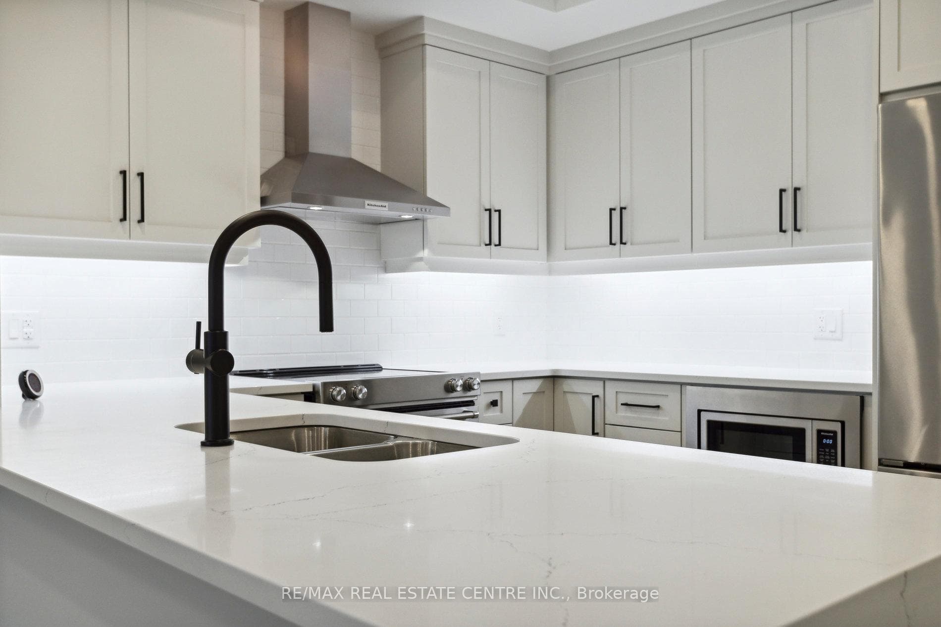 71 Wyndham Street Unit 602 photo 14