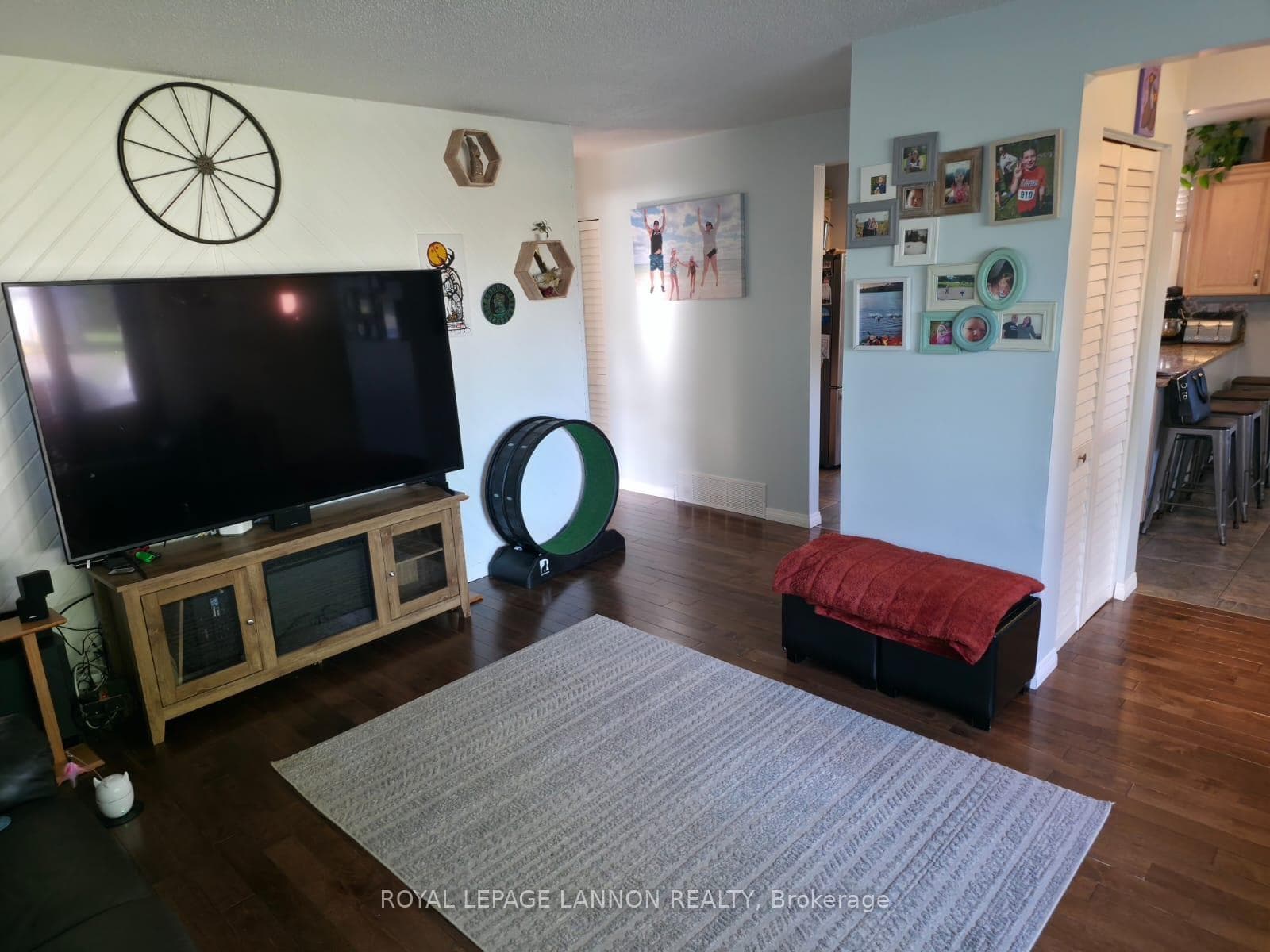 554 Churchill Drive photo 10