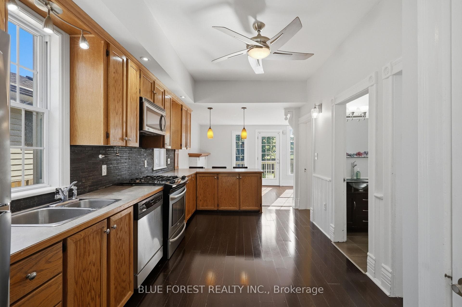 764 Curry Street photo 8