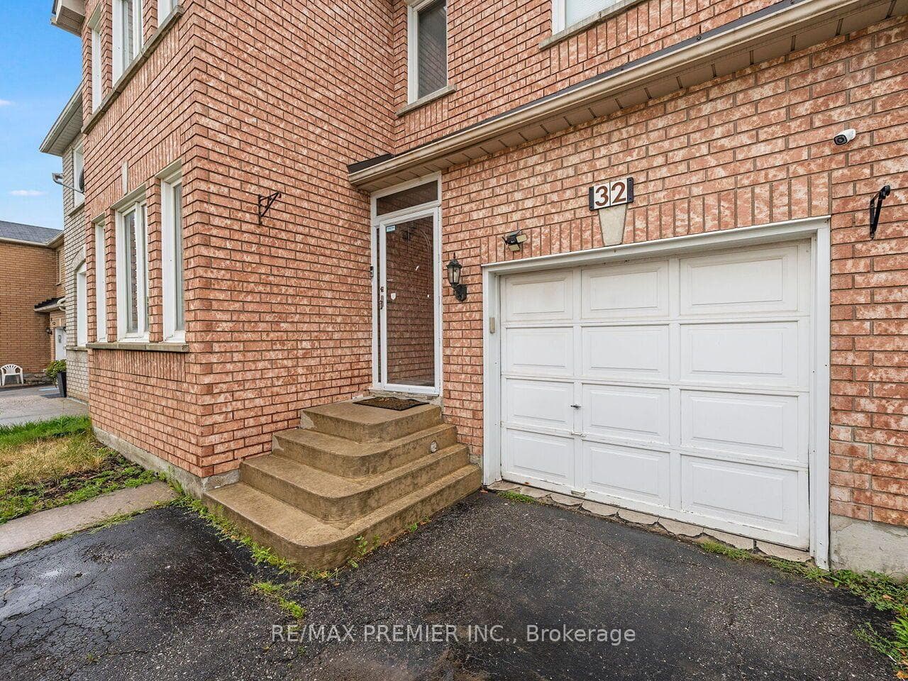 32 Stonebriar Drive photo 3