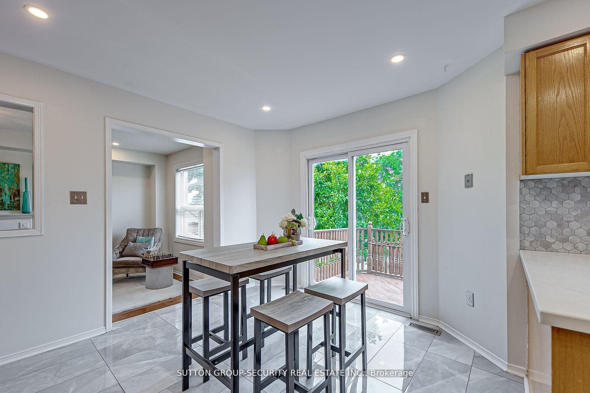 18 Black Willow Drive photo 8