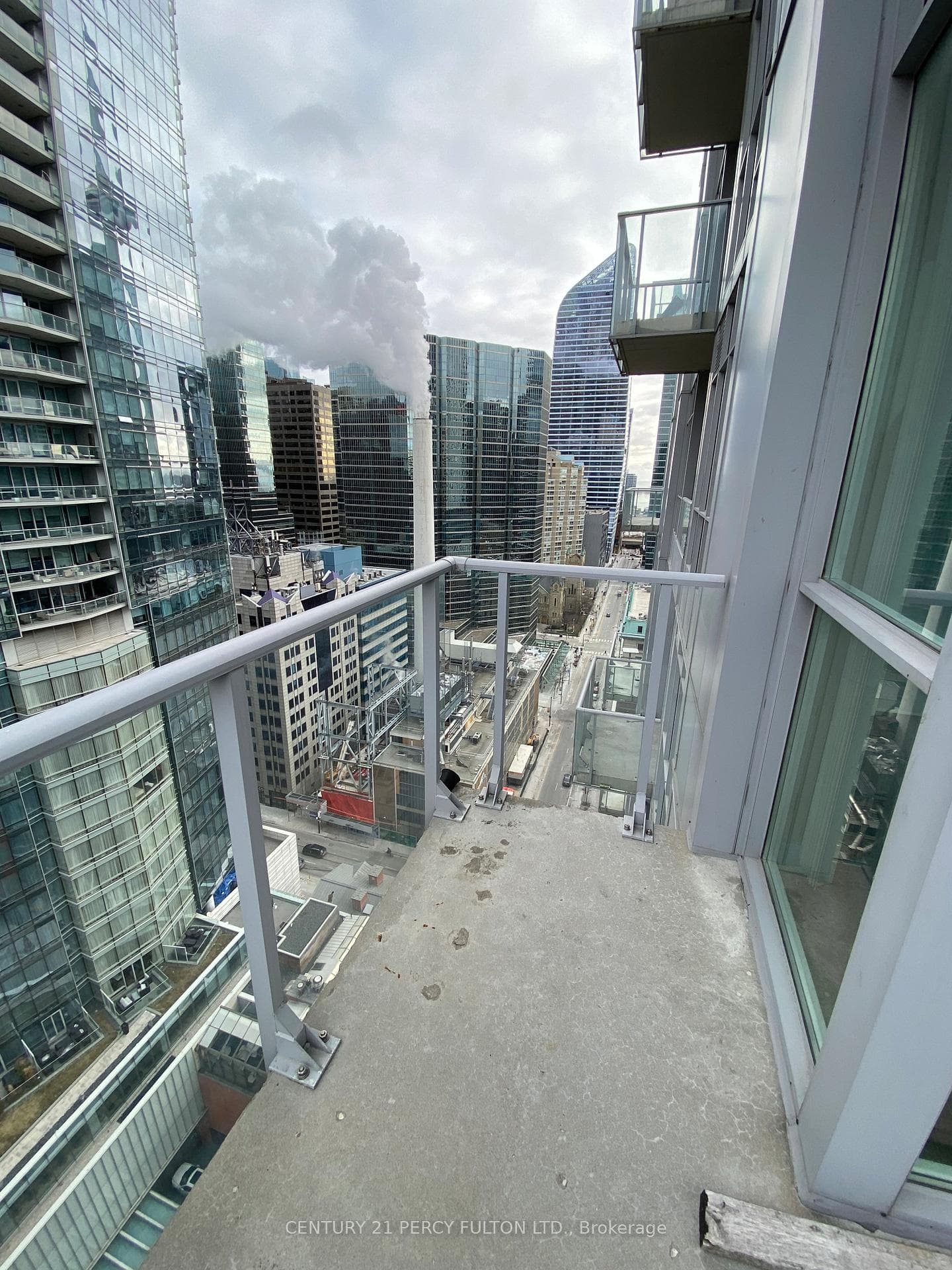 126 Simcoe Street Unit 2207 photo 29