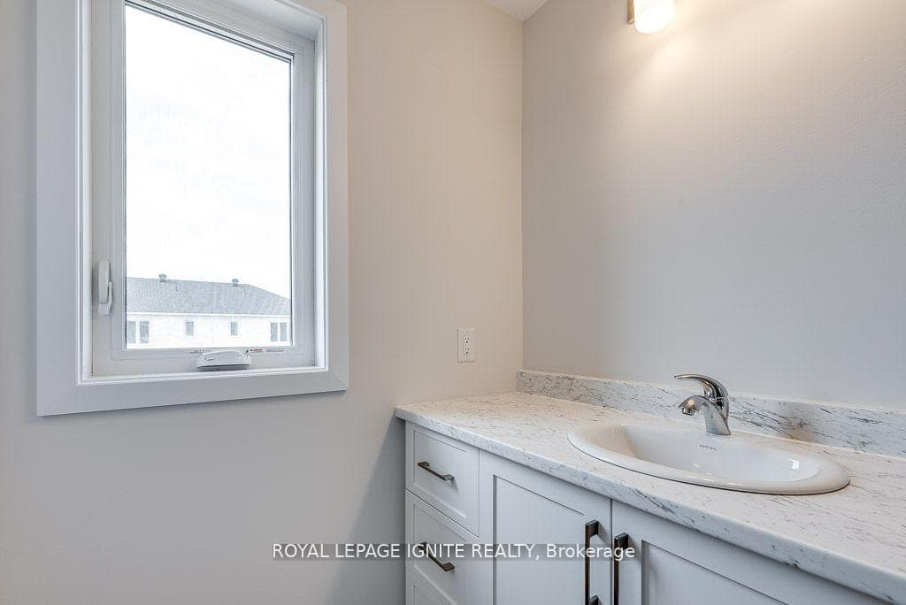 83 Whitcomb Crescent photo 23