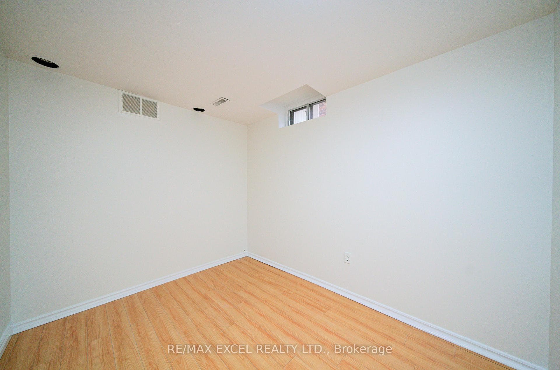 23 Tangmere Crescent photo 39