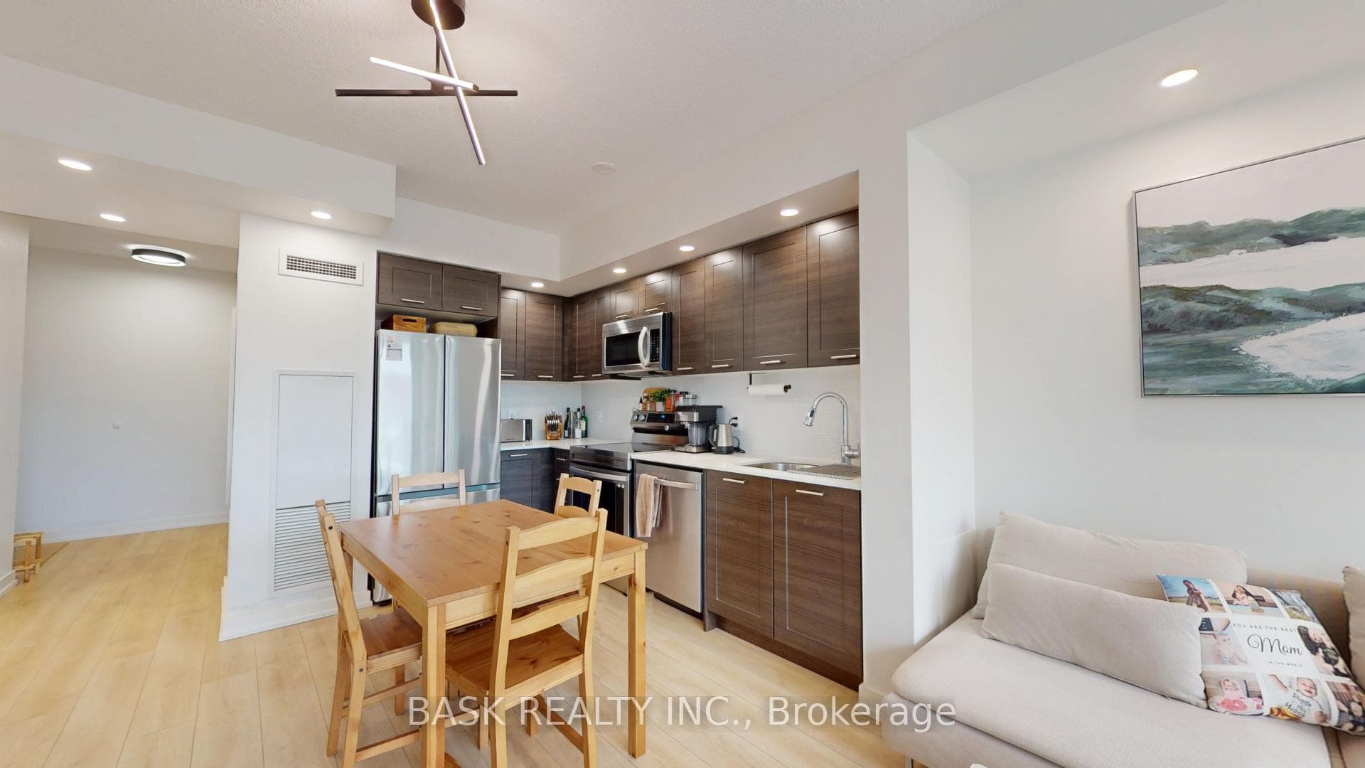 2220 Lake Shore Boulevard Unit 406 photo 3