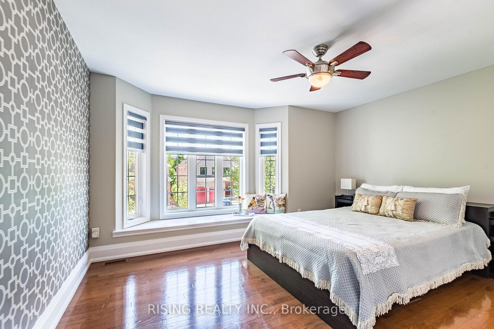 112 Great Lakes Boulevard photo 30