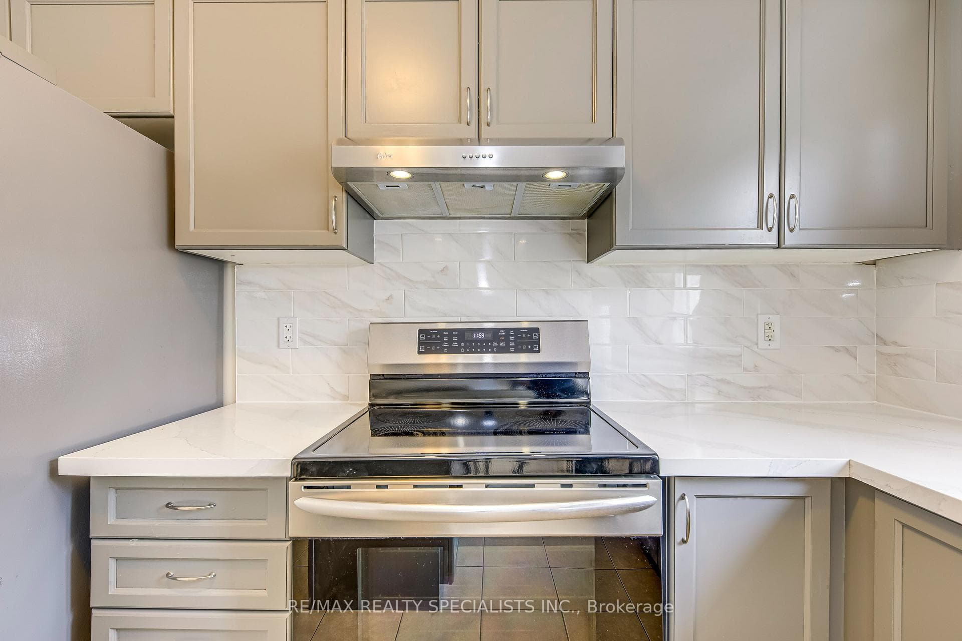 67 Metro Crescent photo 14