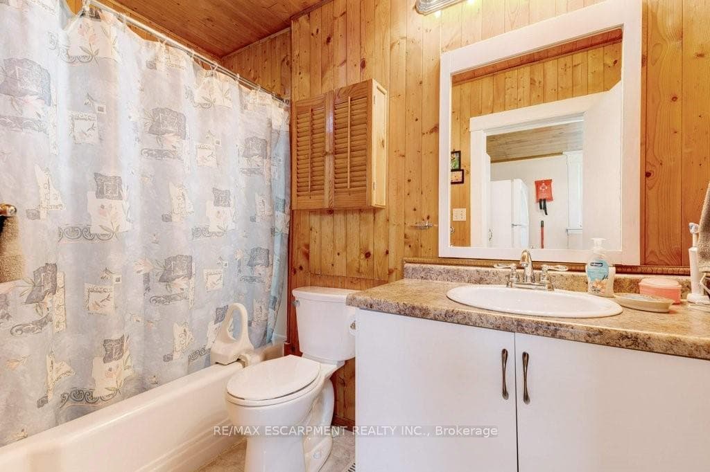 235 Normanhurst Avenue photo 21