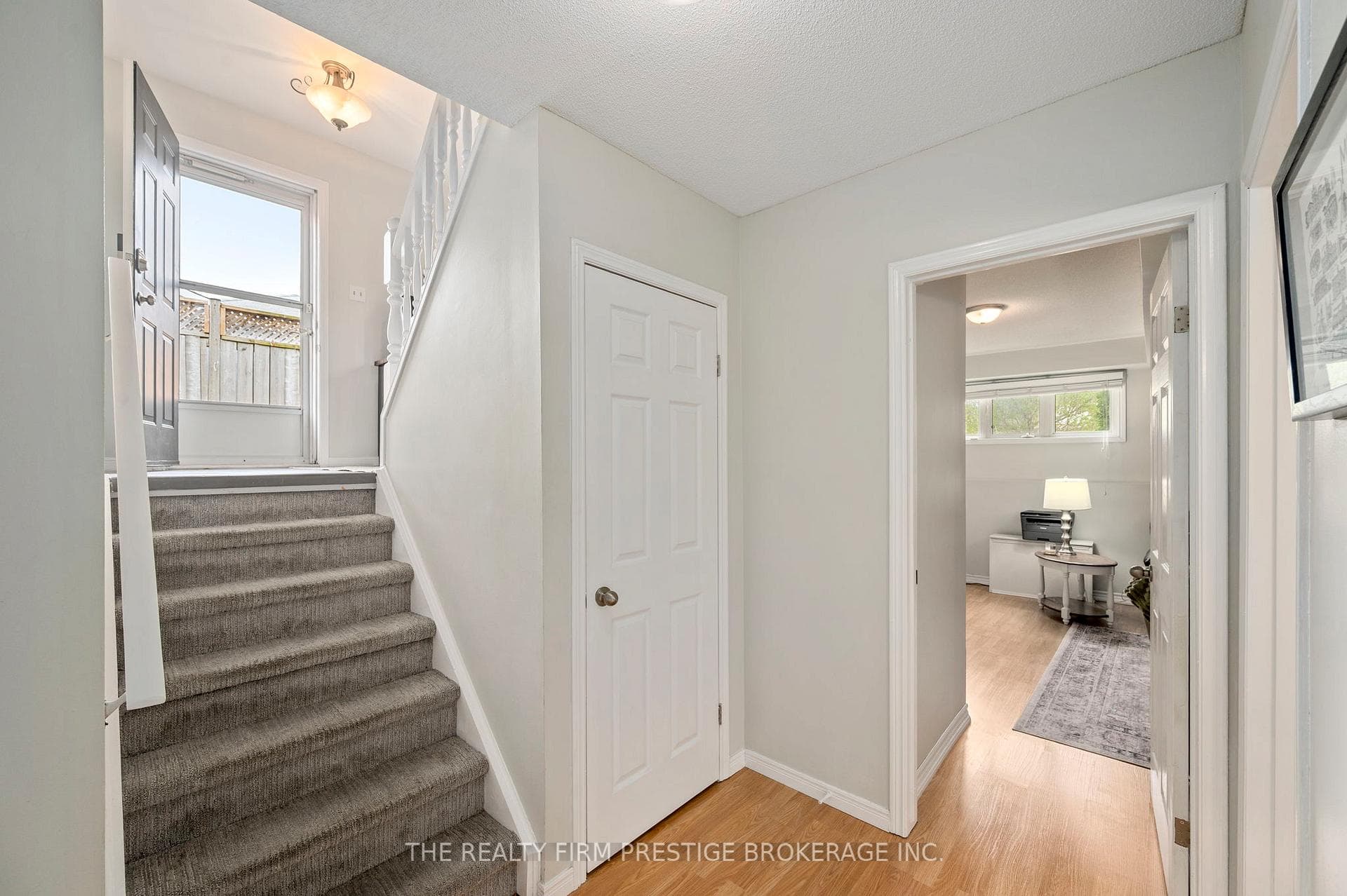 142 Portsmouth Crescent photo 17