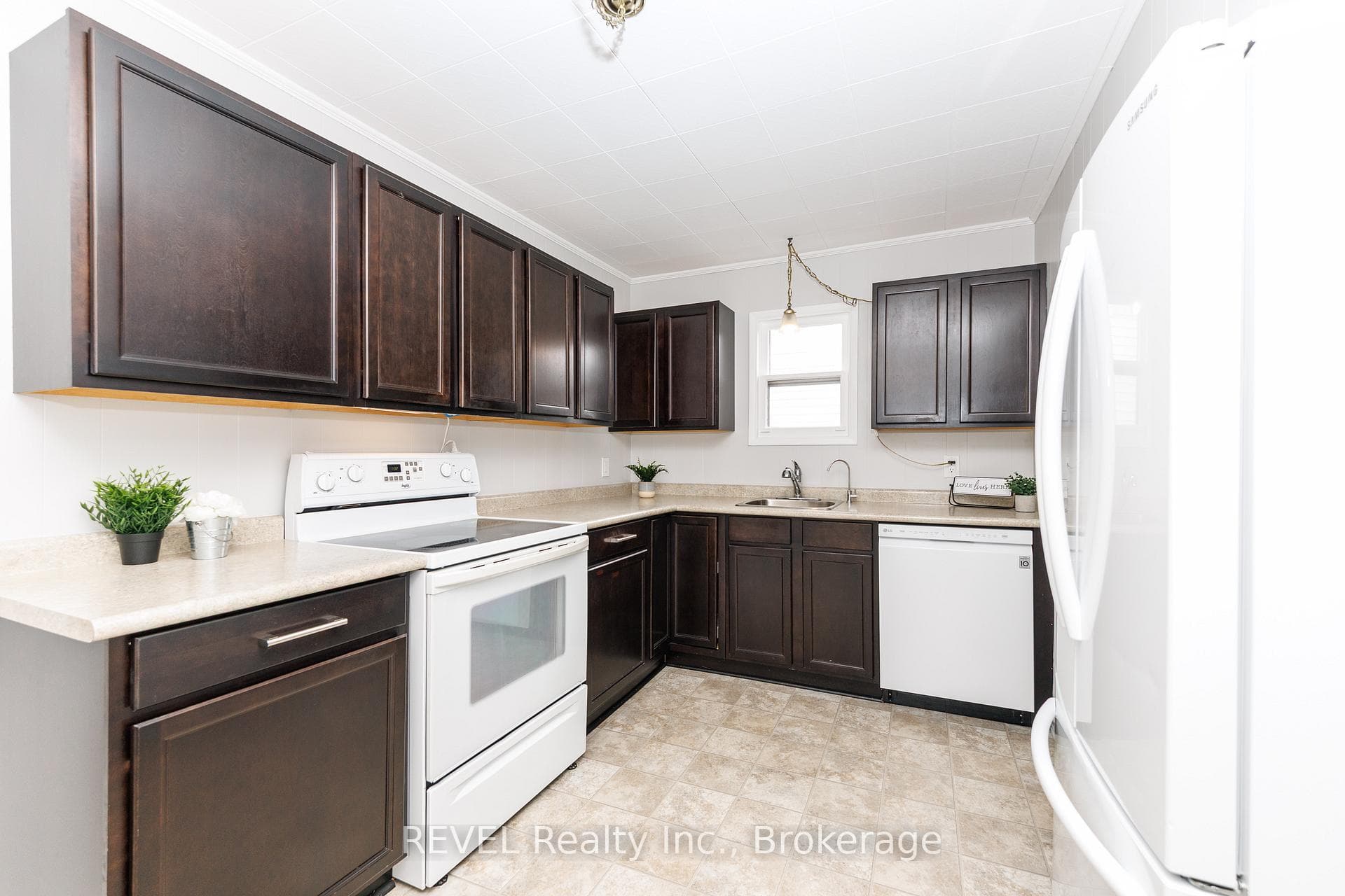 60 Nelles Road photo 9