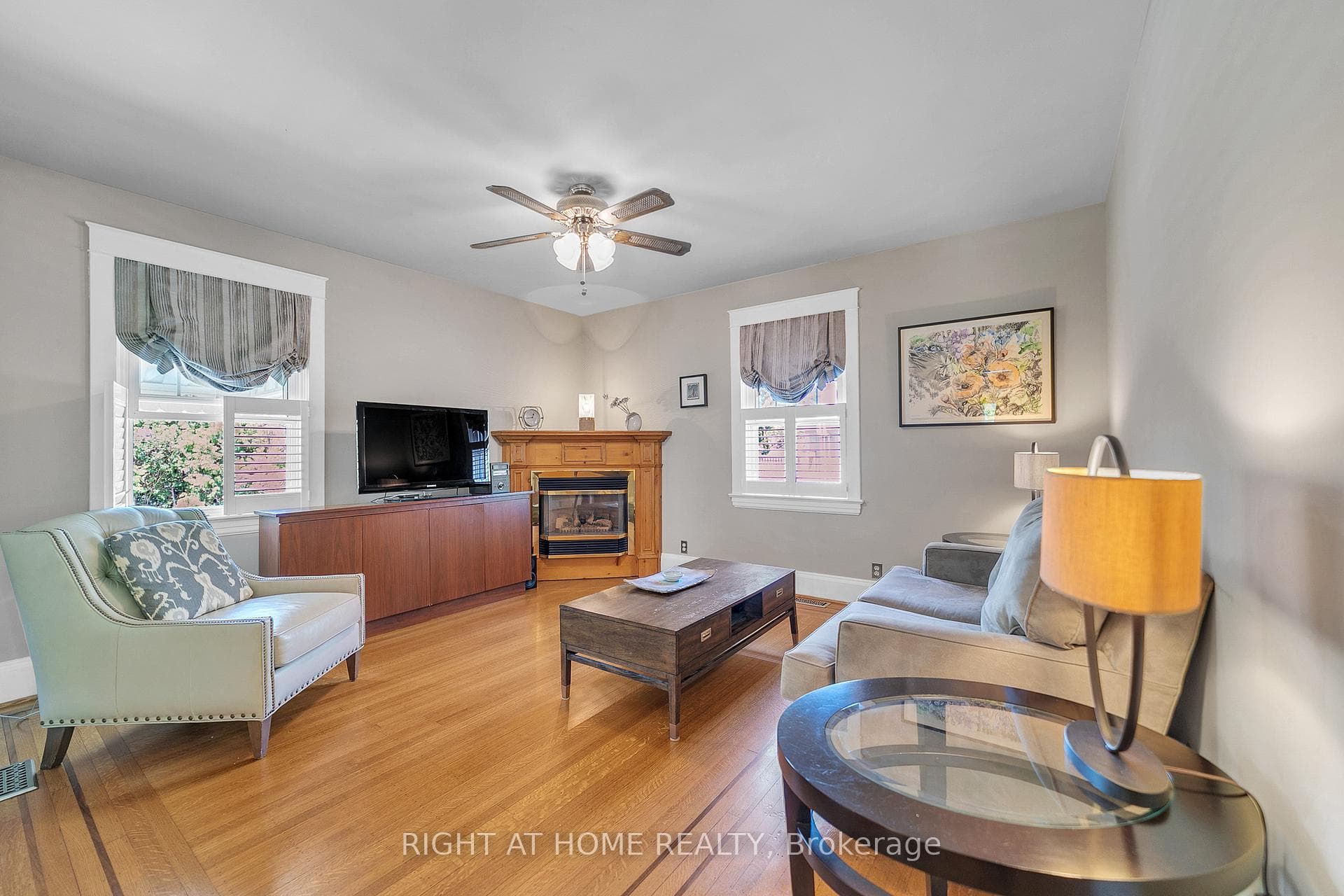 16 Nelles Boulevard photo 19