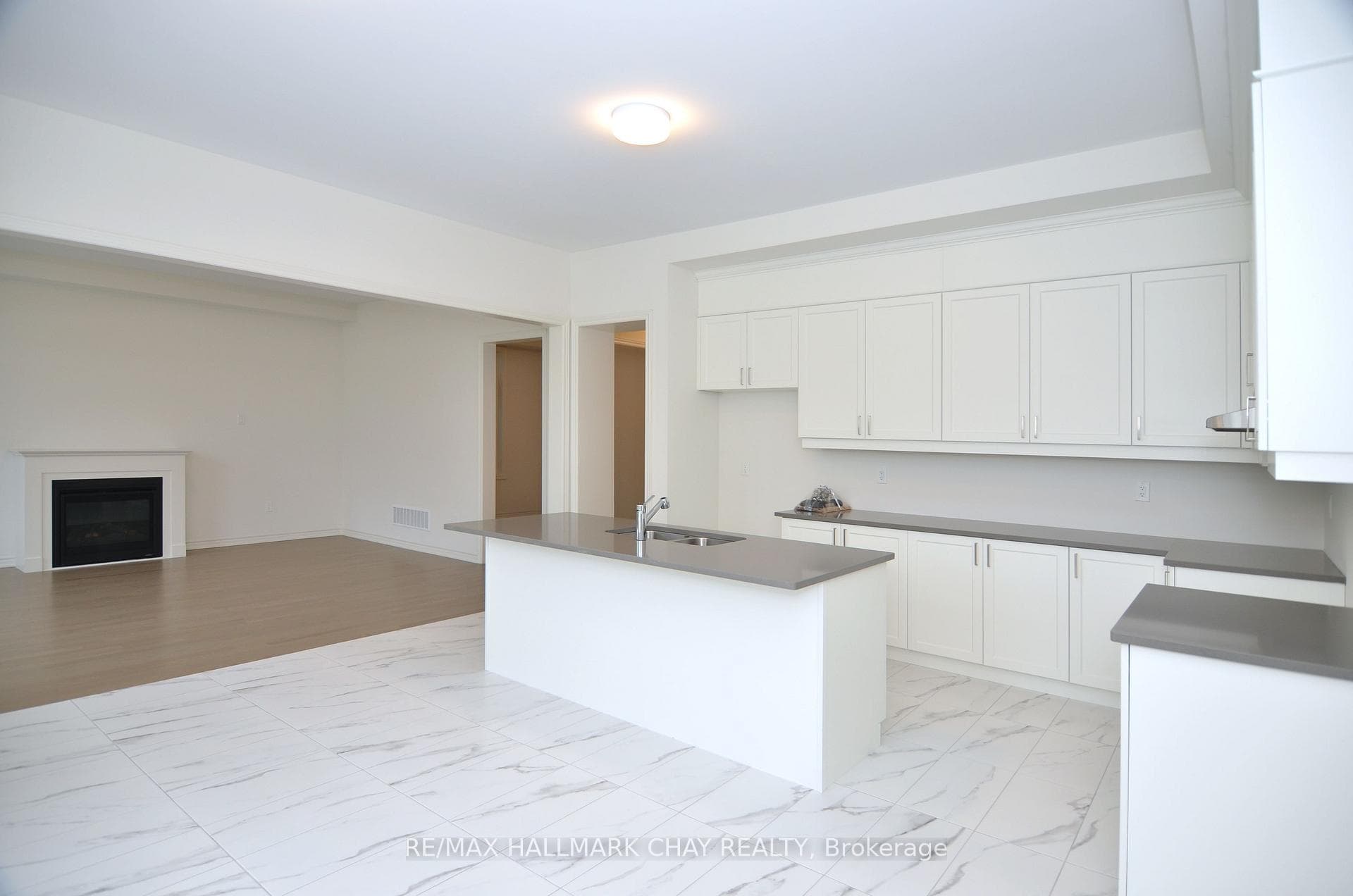 18 Hummingbird Grove photo 5
