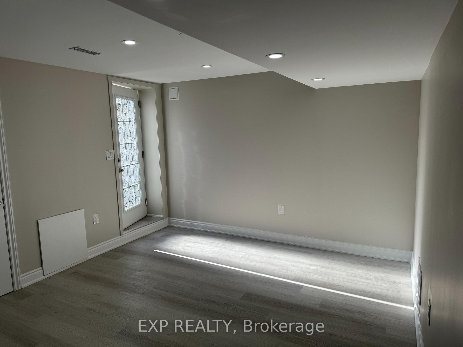 1603 Coldstream Drive photo 2