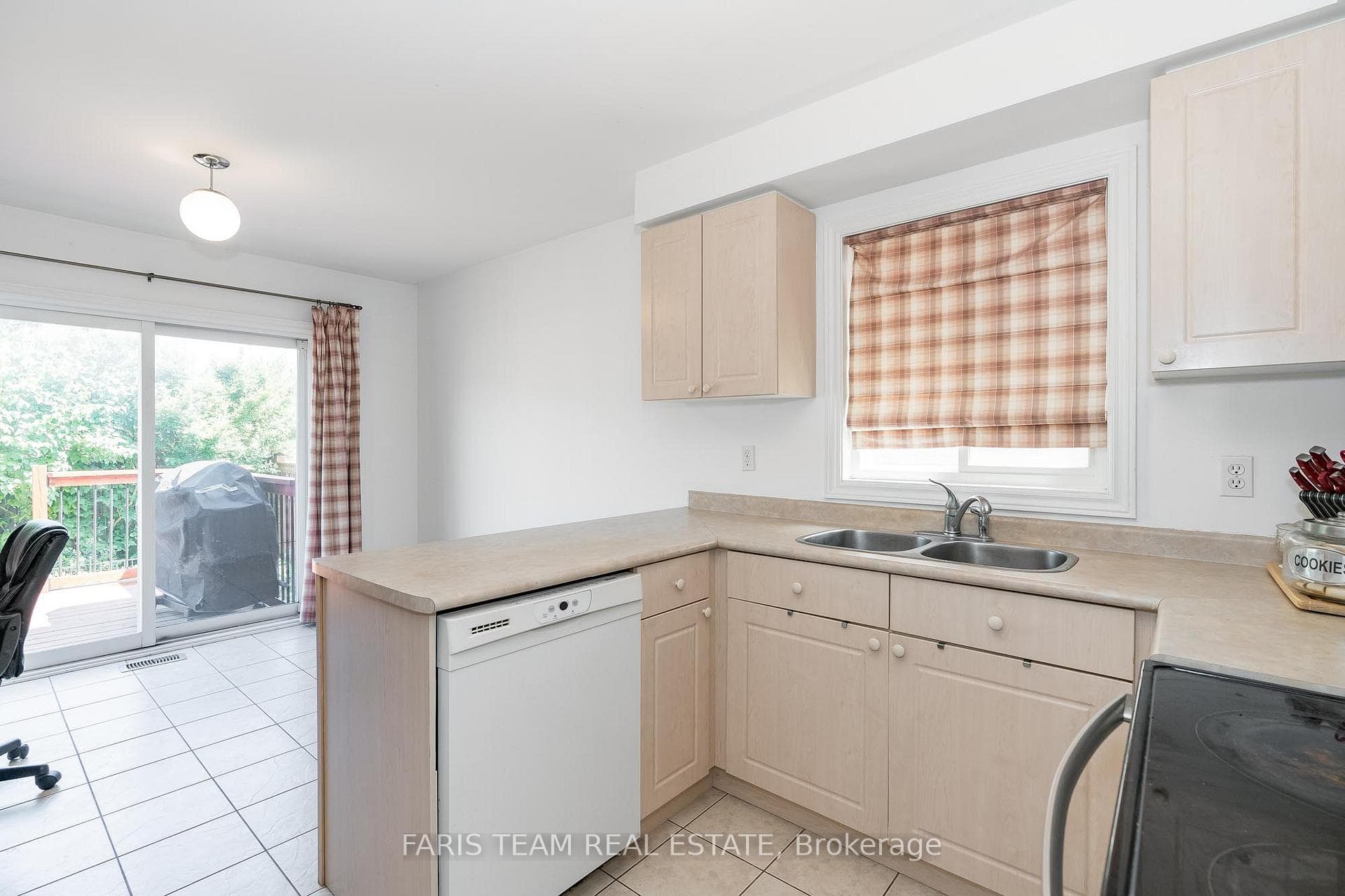 10 Lister Drive photo 5