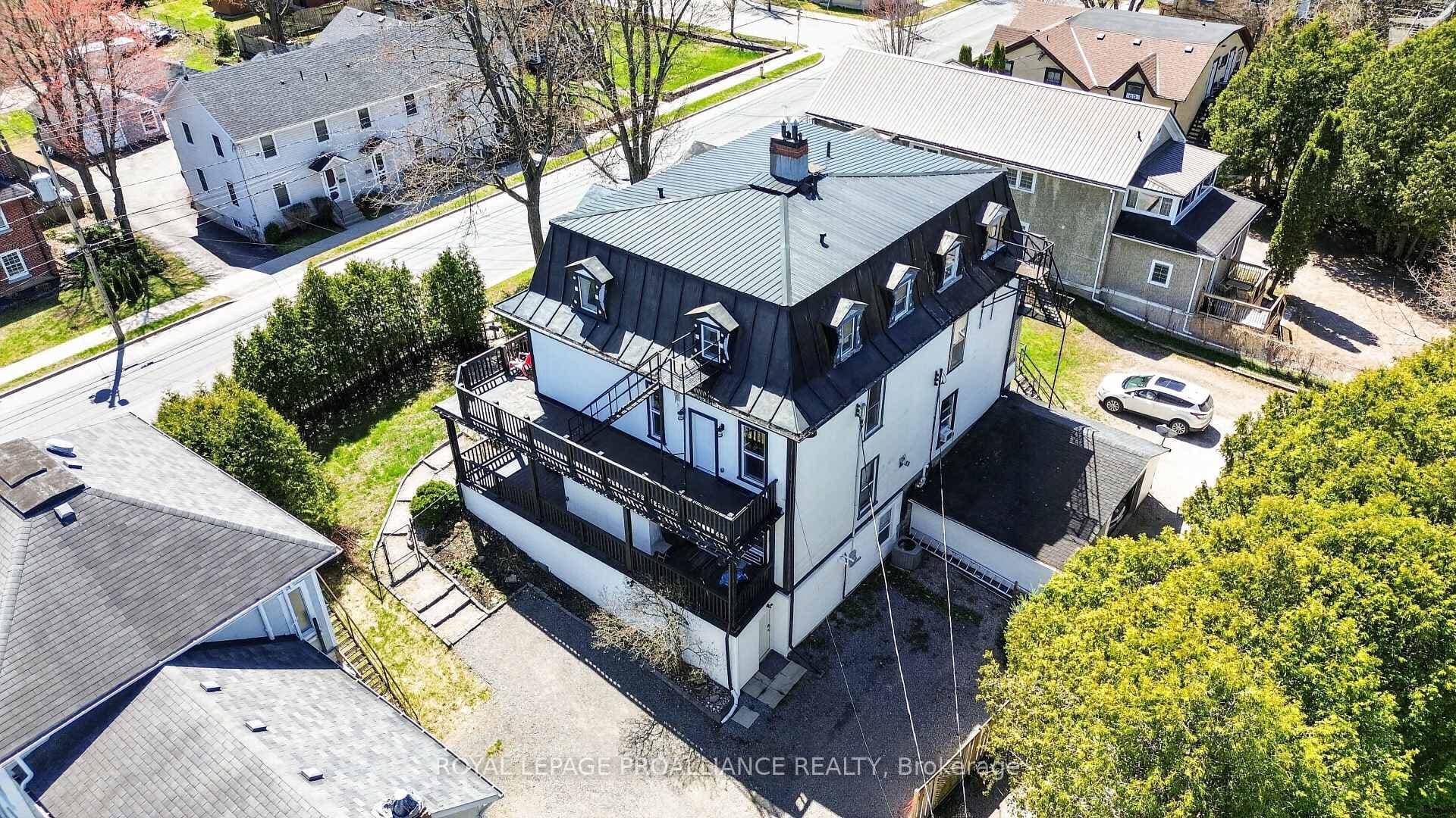 372 King Street photo 4