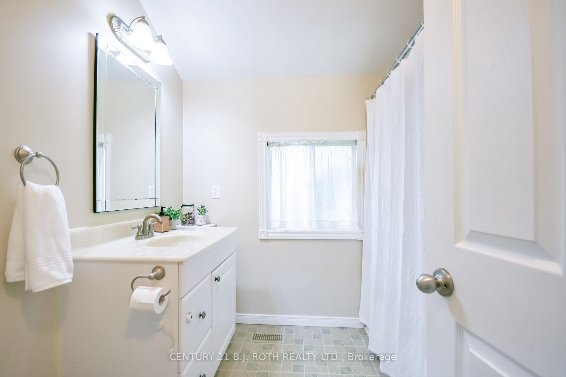 4 Piece Main Bath