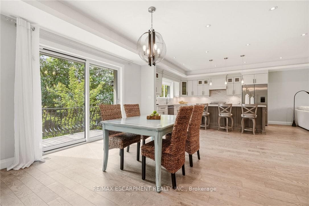 2074 Rebecca Street photo 10