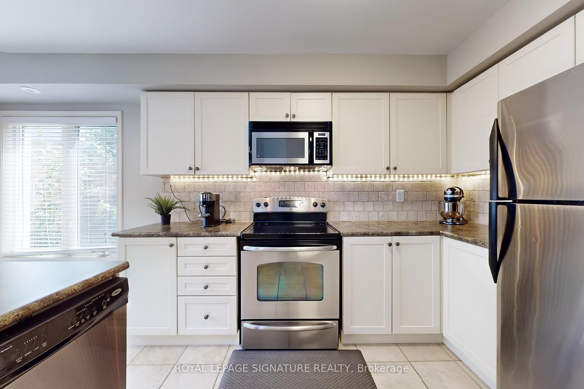 140 Louisbourg Way photo 9