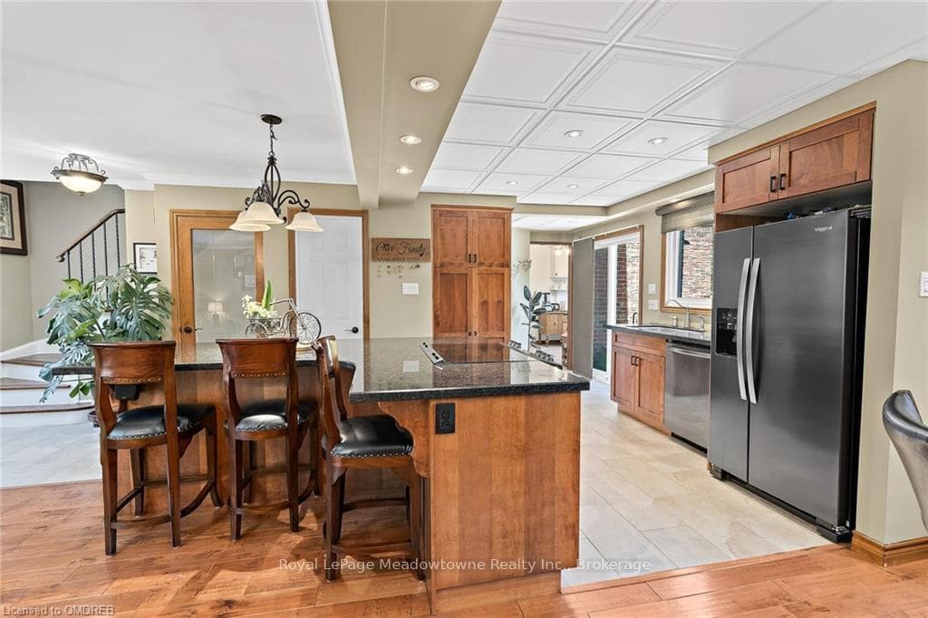 6 BAYLOR Crescent photo 7