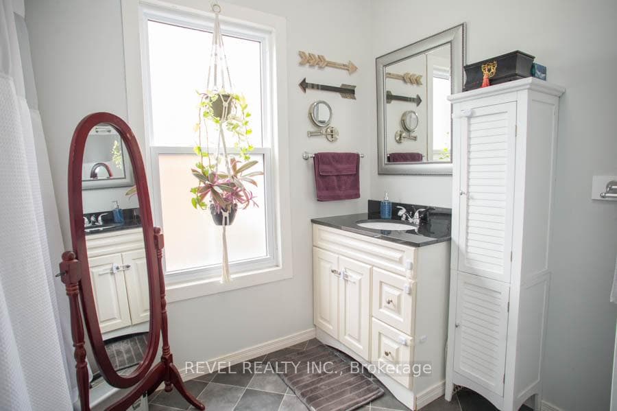 44 Strathcona Avenue photo 18