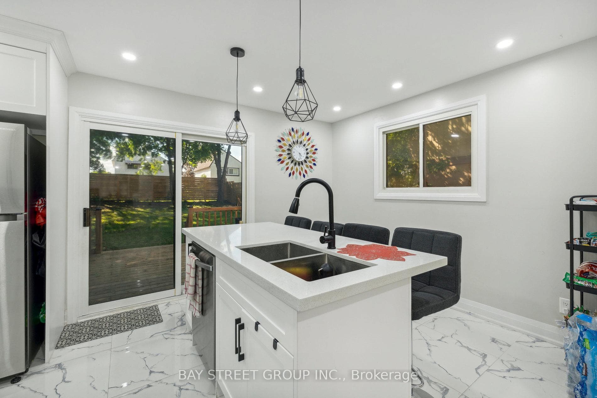390 East 22nd Street photo 8