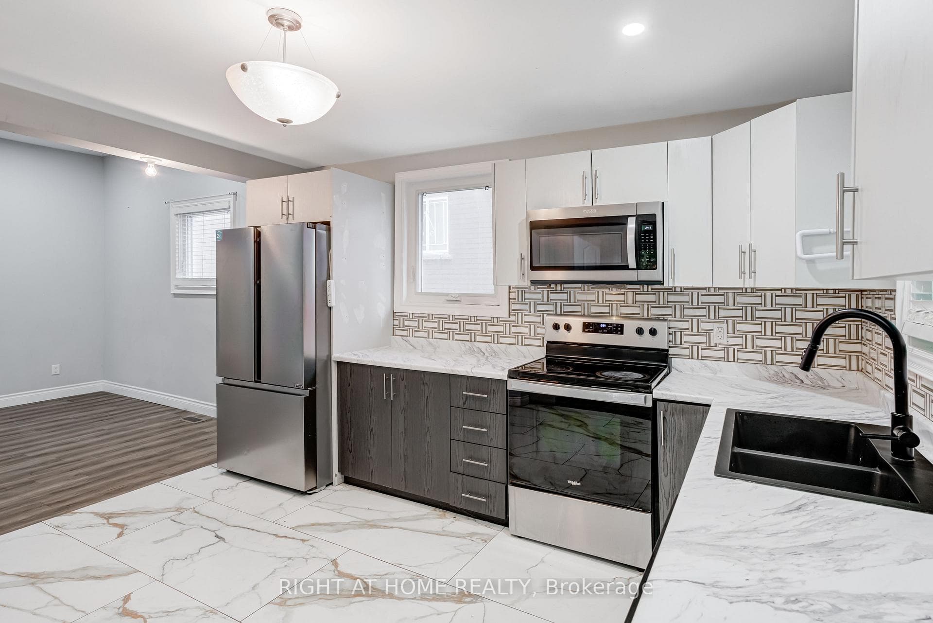 111 Mary Street photo 11