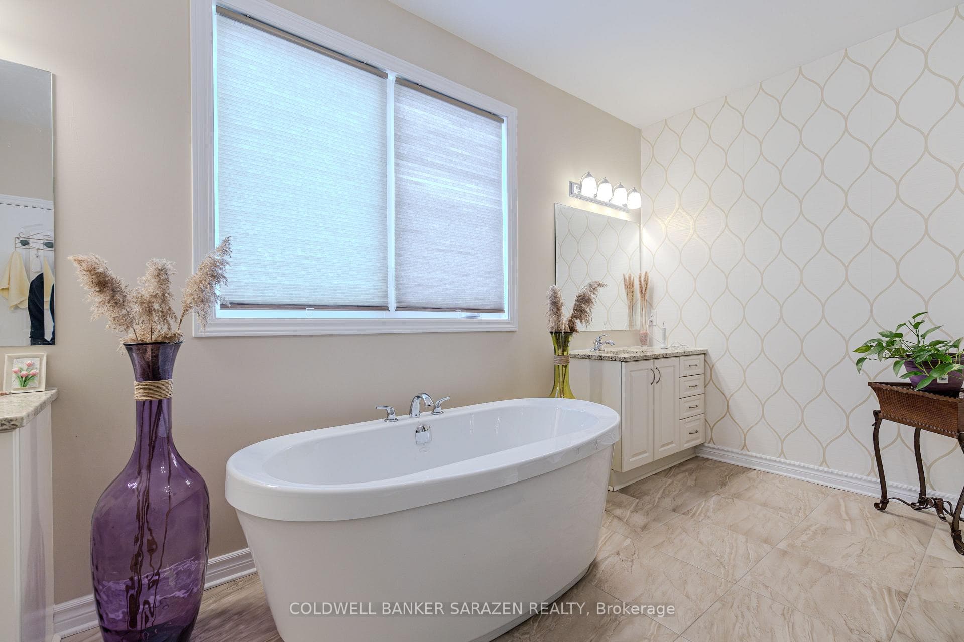 942 Guinness Crescent photo 34