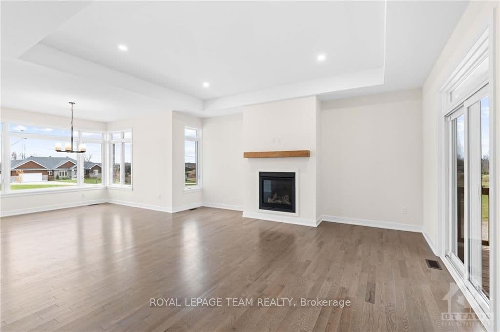 206 CASSIDY Crescent photo 8
