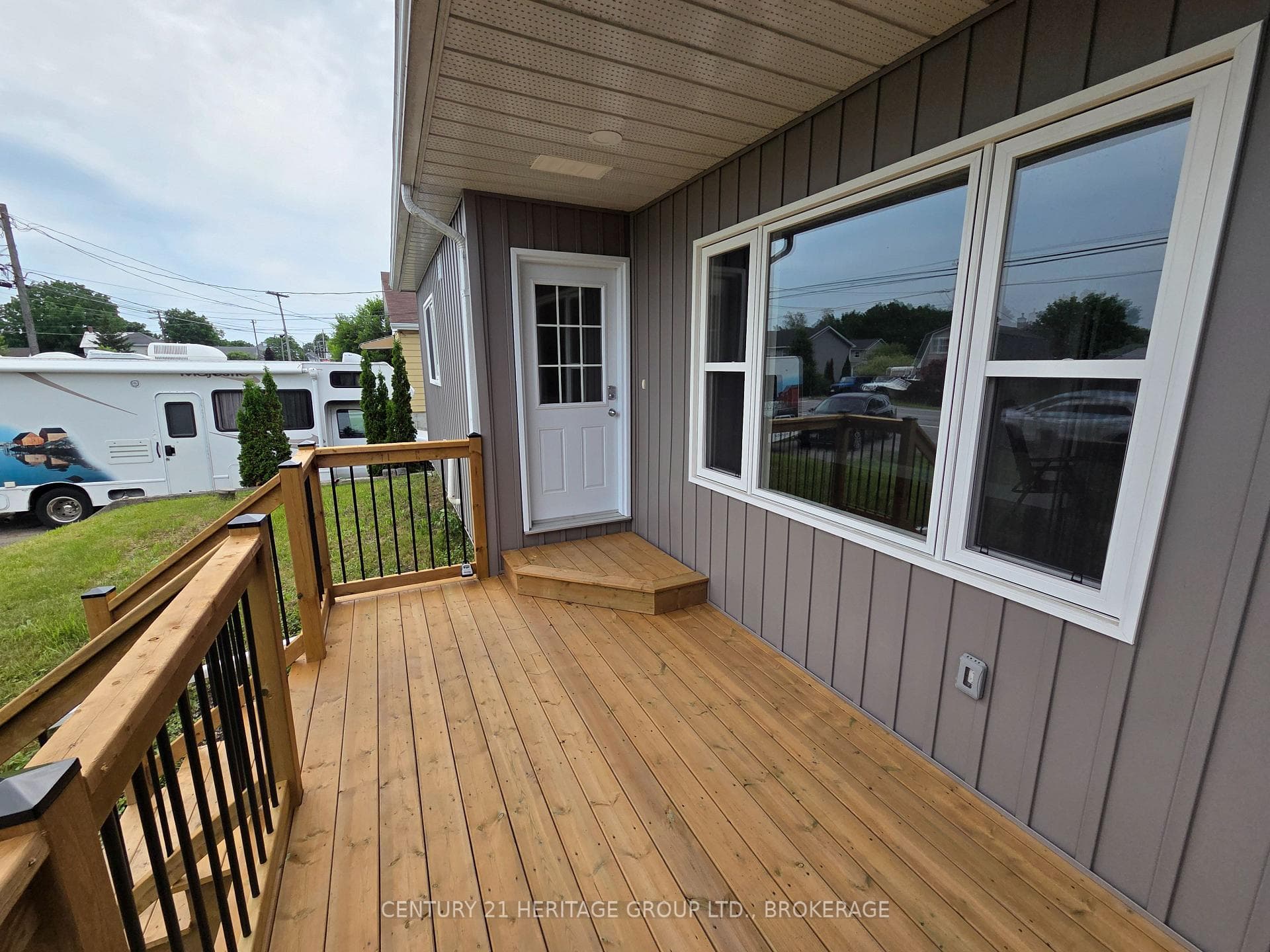 7510 Roger Stevens Drive photo 3