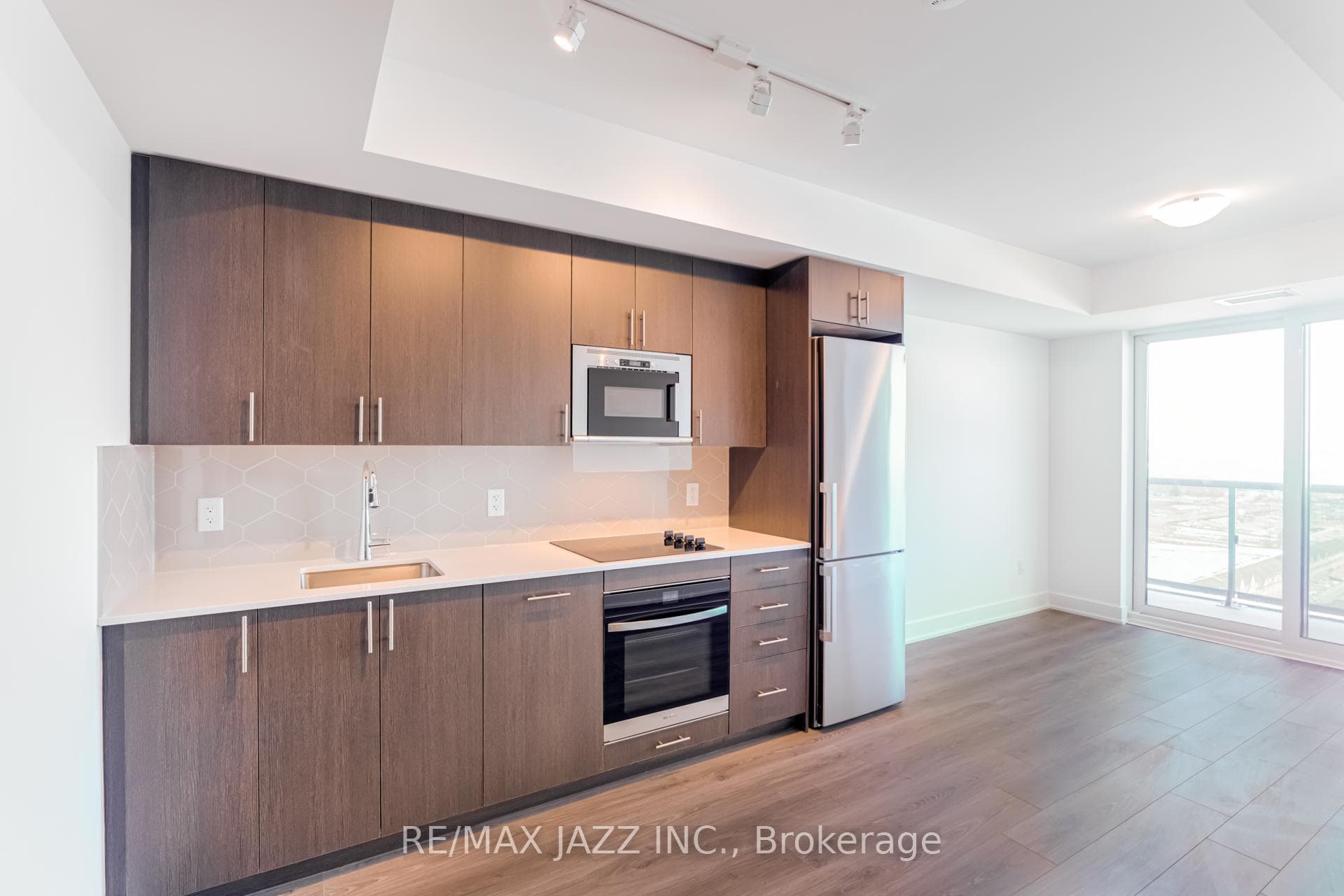 2545 Simcoe Street Unit 2102 photo 17