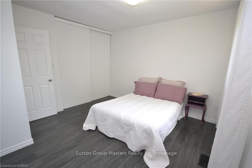 1099 PINEWOOD Place photo 20