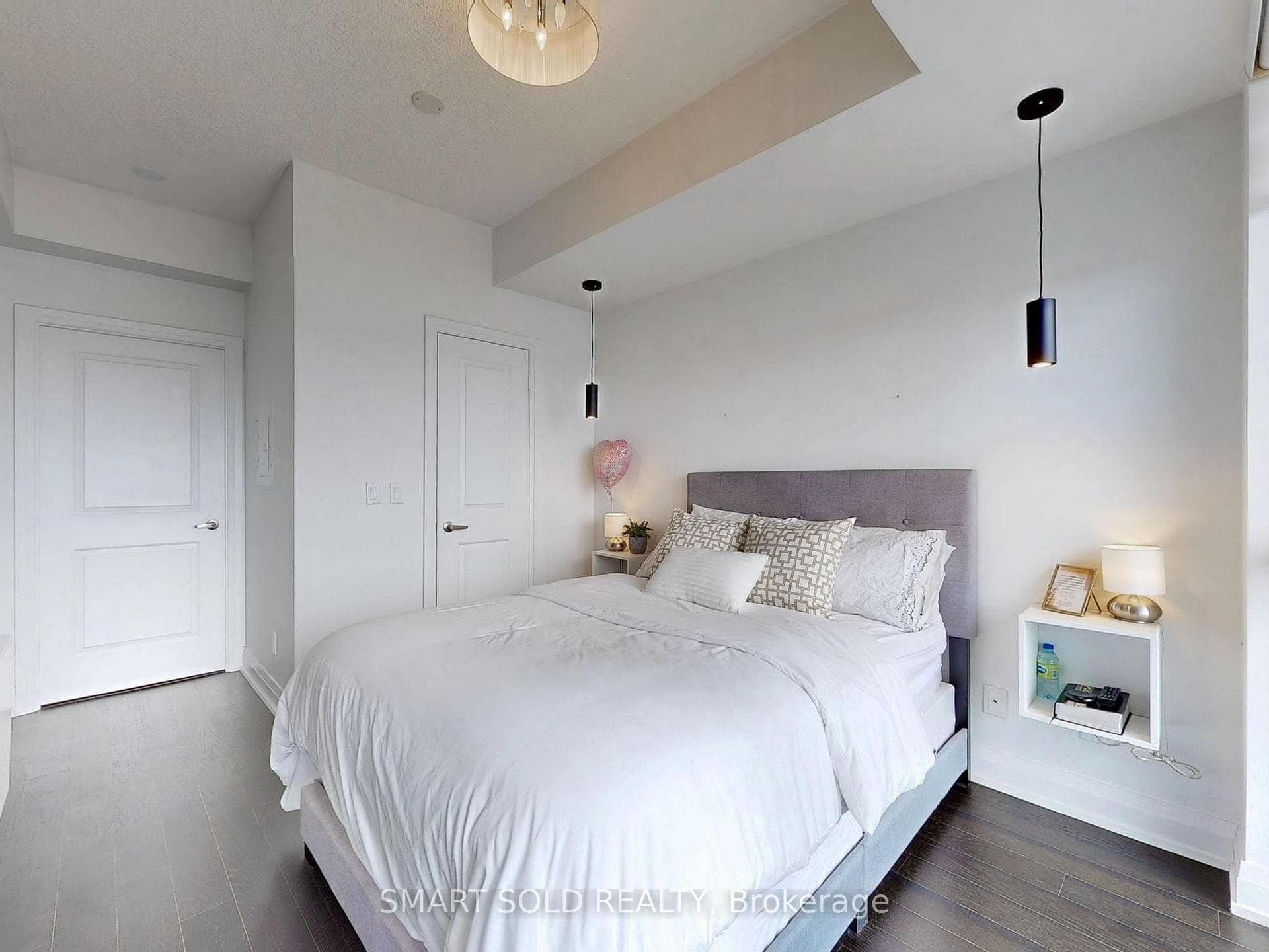65 Speers Road Unit 1710 photo 16
