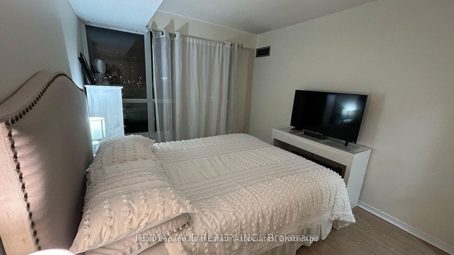 2585 Erin Centre Boulevard Unit 606 photo 5