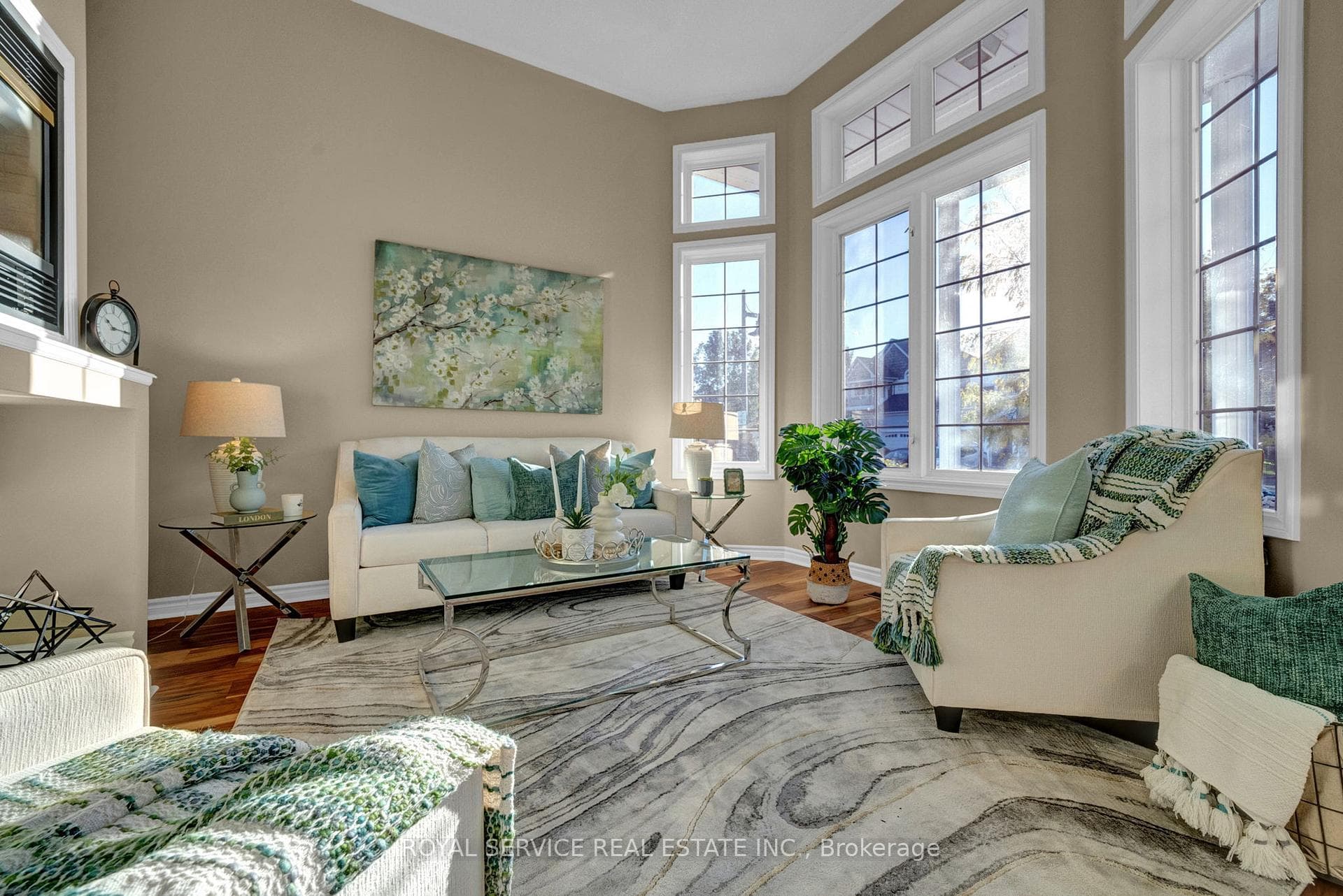 Stunning Windows from floor to ceiling