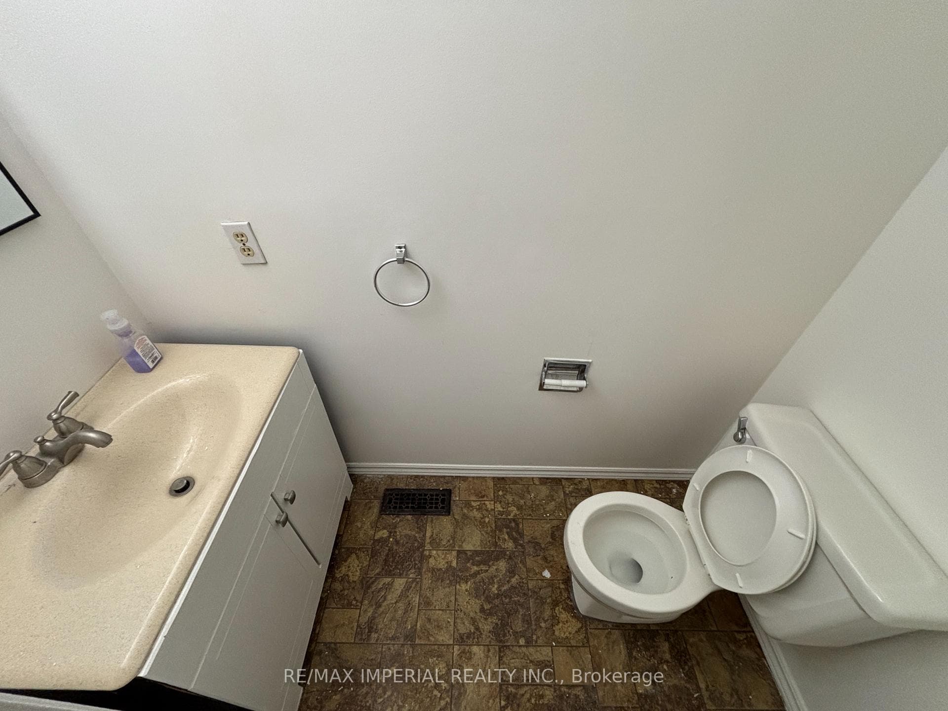 98 McMorran Crescent photo 12