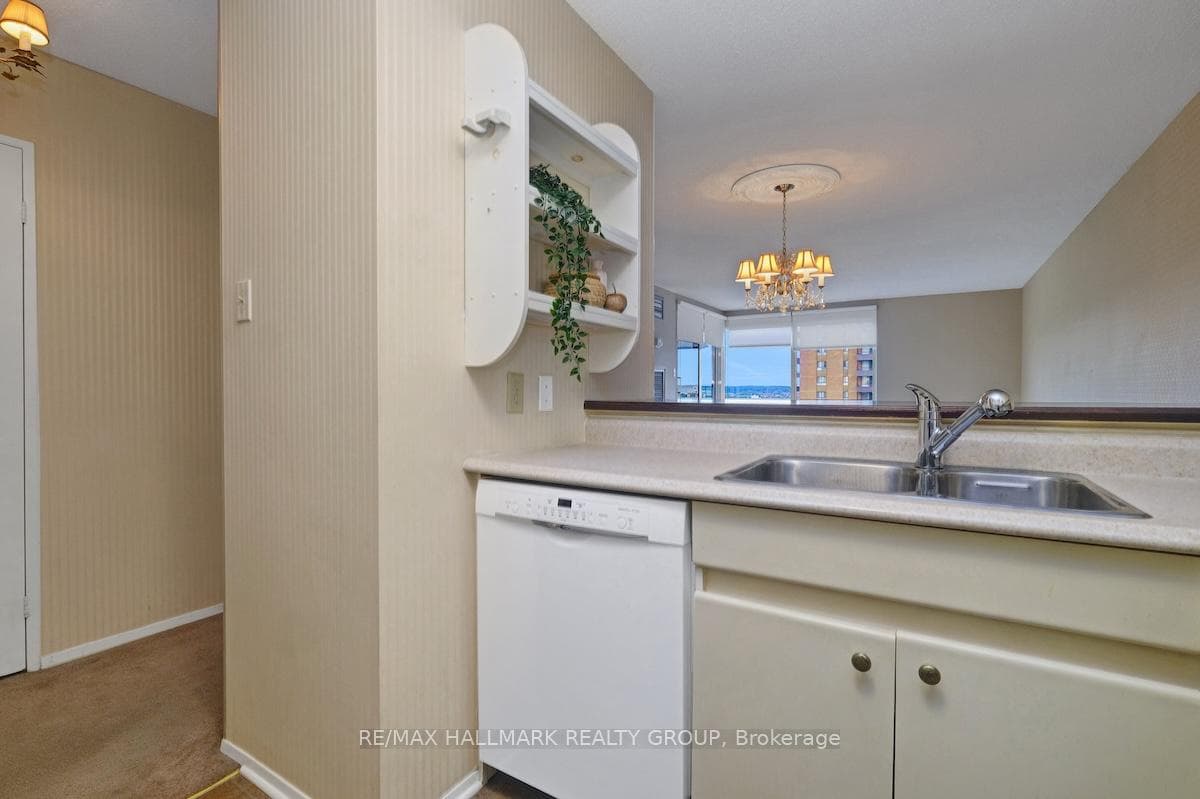 545 St Laurent Boulevard Unit 1703 photo 27