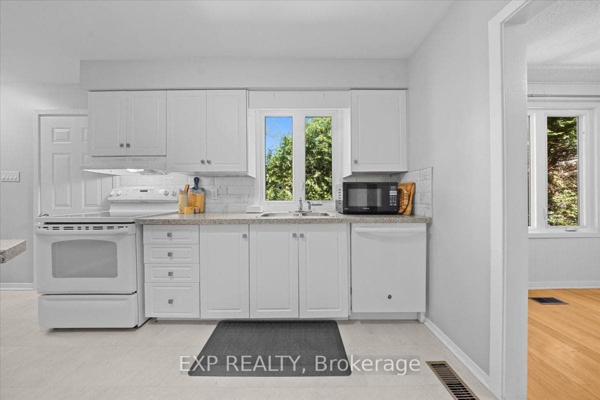 2697 Ulster Crescent photo 15