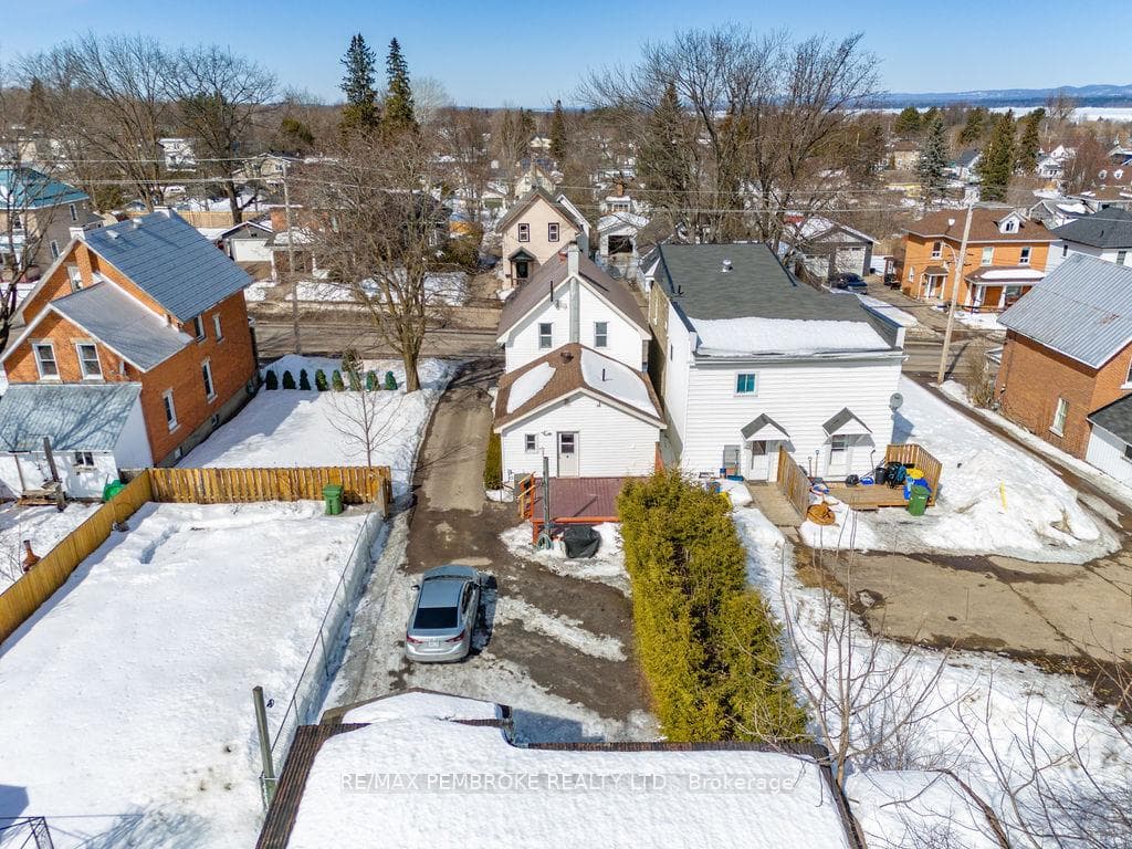 345 Trafalgar Road photo 40