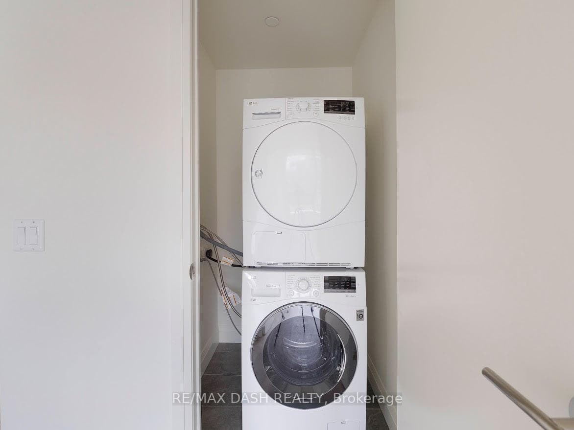 151 Avenue Road Unit 307 photo 15