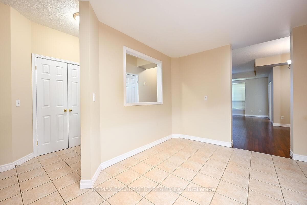 2000 Creekside Drive Unit 501 photo 12